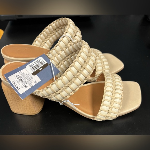 Universal Thread - Picture 2 of 5